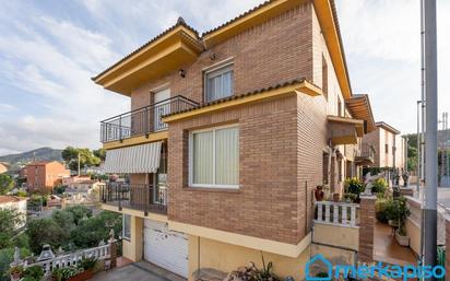 Vista exterior de Casa o xalet en venda en Sant Vicenç Dels Horts amb Terrassa i Balcó