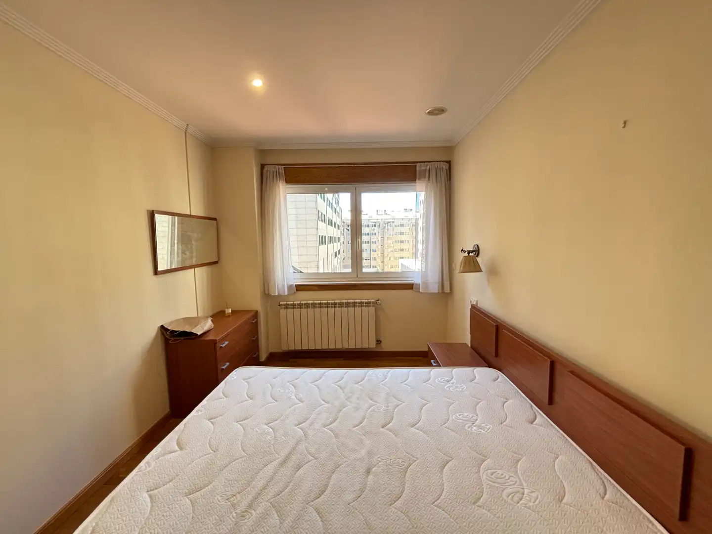 Schlafzimmer von Wohnungen zum Verkauf in Santiago de Compostela  mit Heizung, Abstellraum und Möbliert