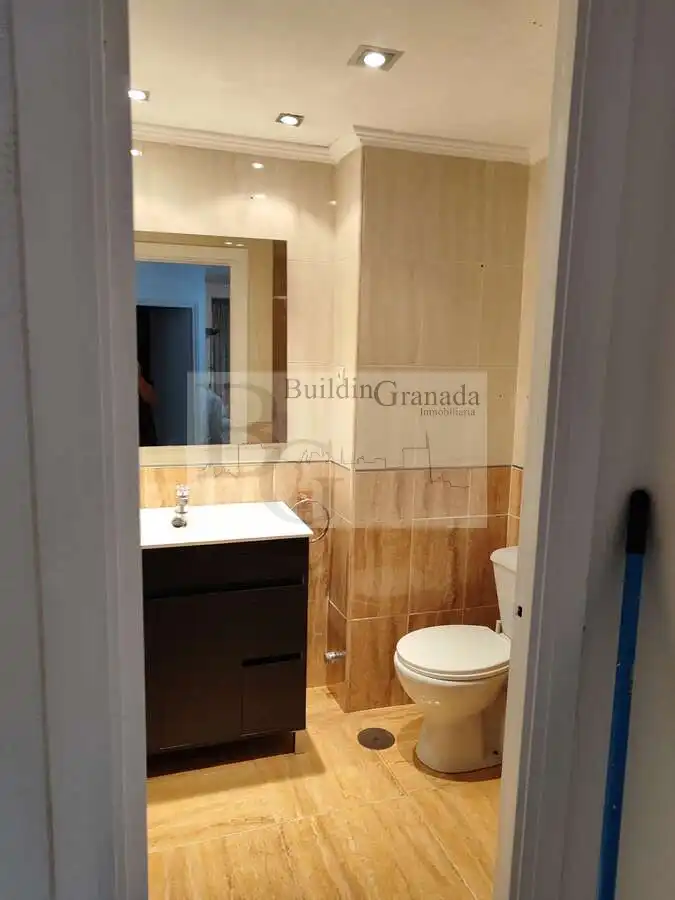 Bathroom of Flat for rent in Granada  with Furnished and Balcony