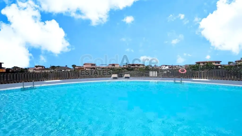 Piscina de Casa o xalet en venda en La Oliva