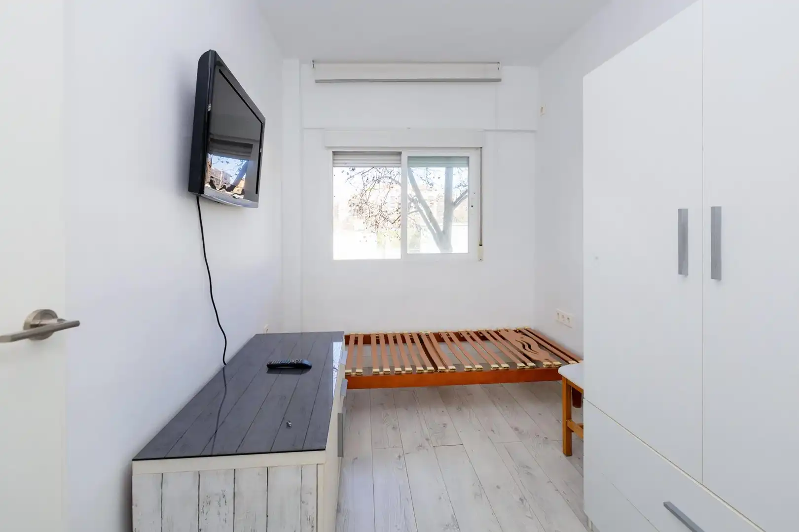 Bedroom of Flat for sale in Granada  with Parquet flooring, Terrace and Washing machine