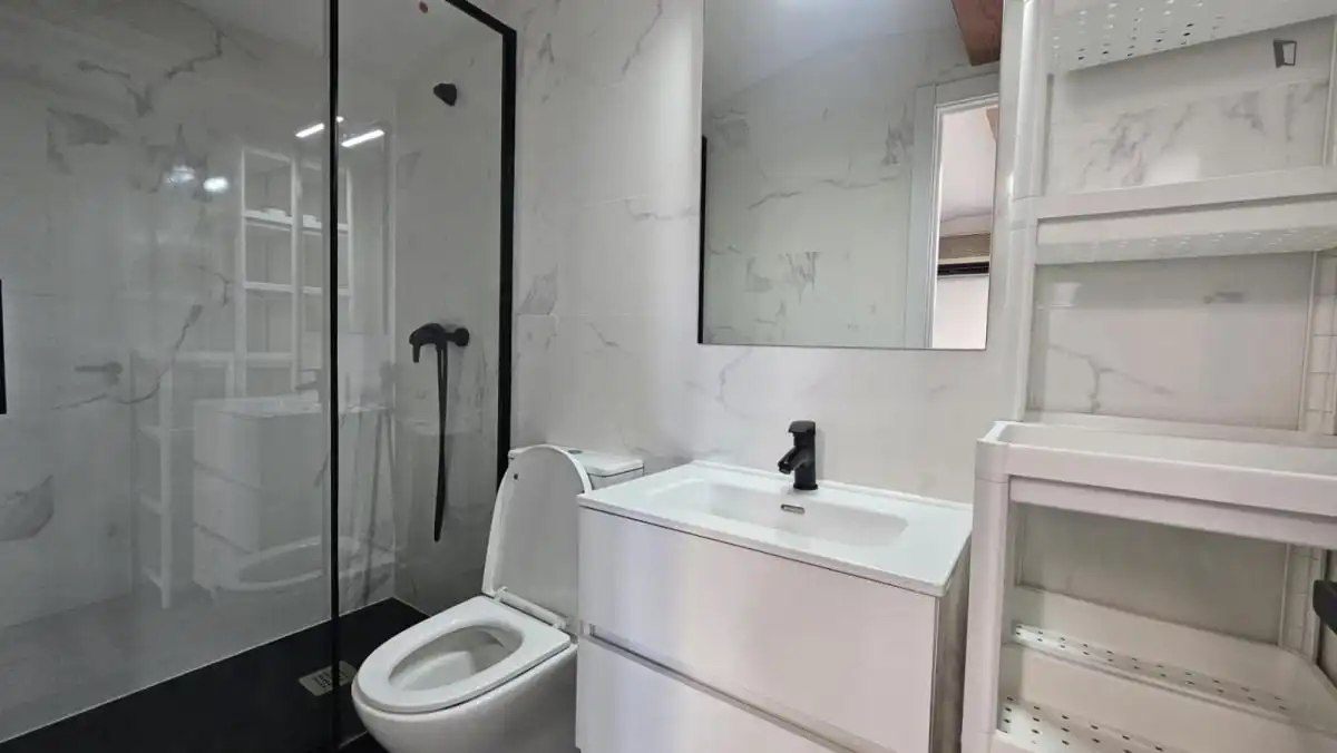 Baño de Apartamento de alquiler en Madrid con Aire acondicionado, Calefacción y Amueblado