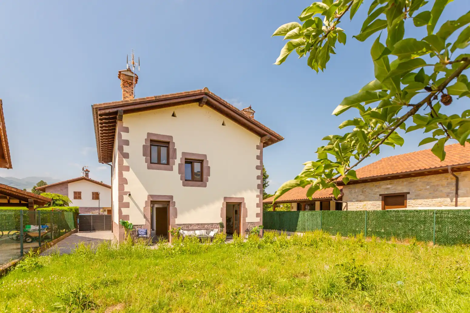 Vista exterior de Casa o xalet en venda en Baztan amb Calefacció, Jardí privat i Parquet