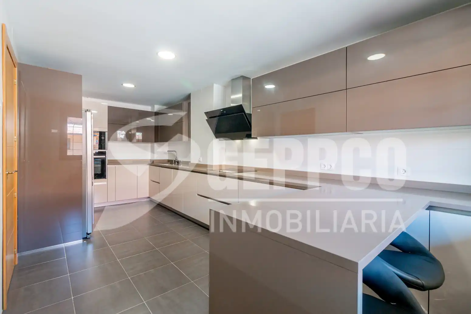 Cocina de Casa adosada en venta en Alcalá de Henares con Calefacción, Terraza y Piscina comunitaria