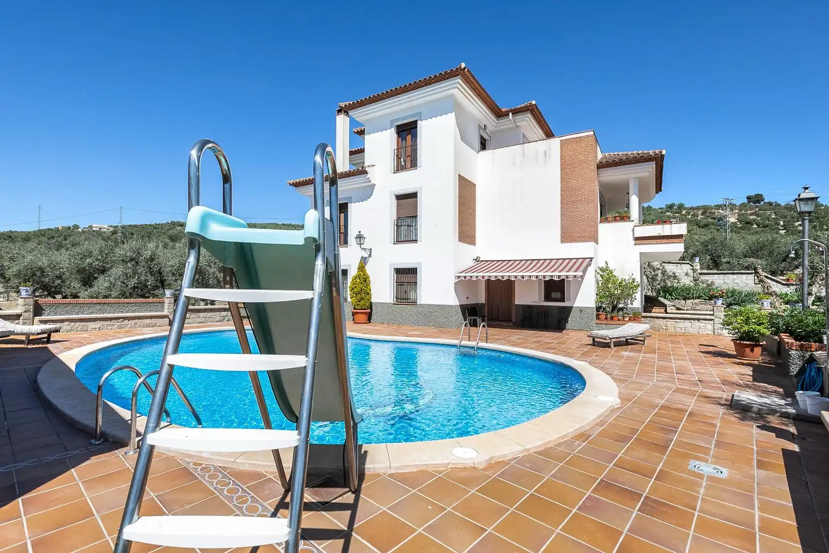 Piscina de Finca rústica en venta en Montefrío con Calefacción, Jardín privado y Terraza
