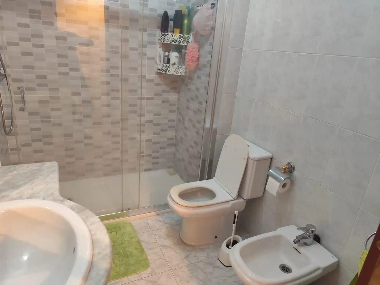 Badezimmer von Wohnung zum Verkauf in Carballo mit Heizung und Möbliert