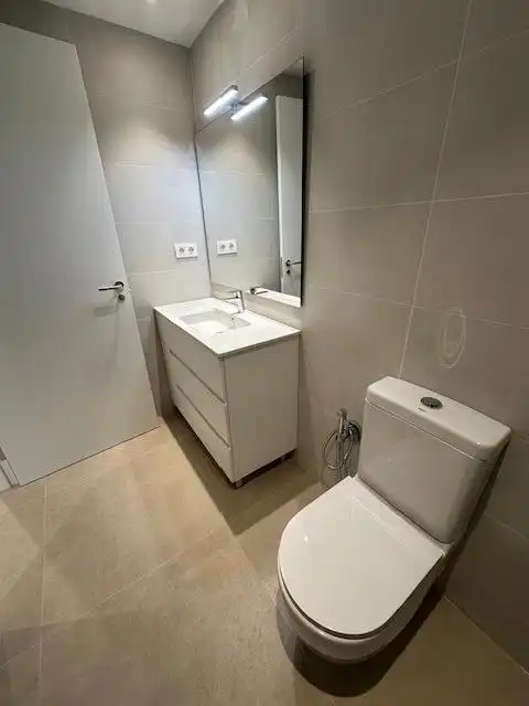 Badezimmer von Wohnung zur Miete in Badalona mit Heizung und Balkon