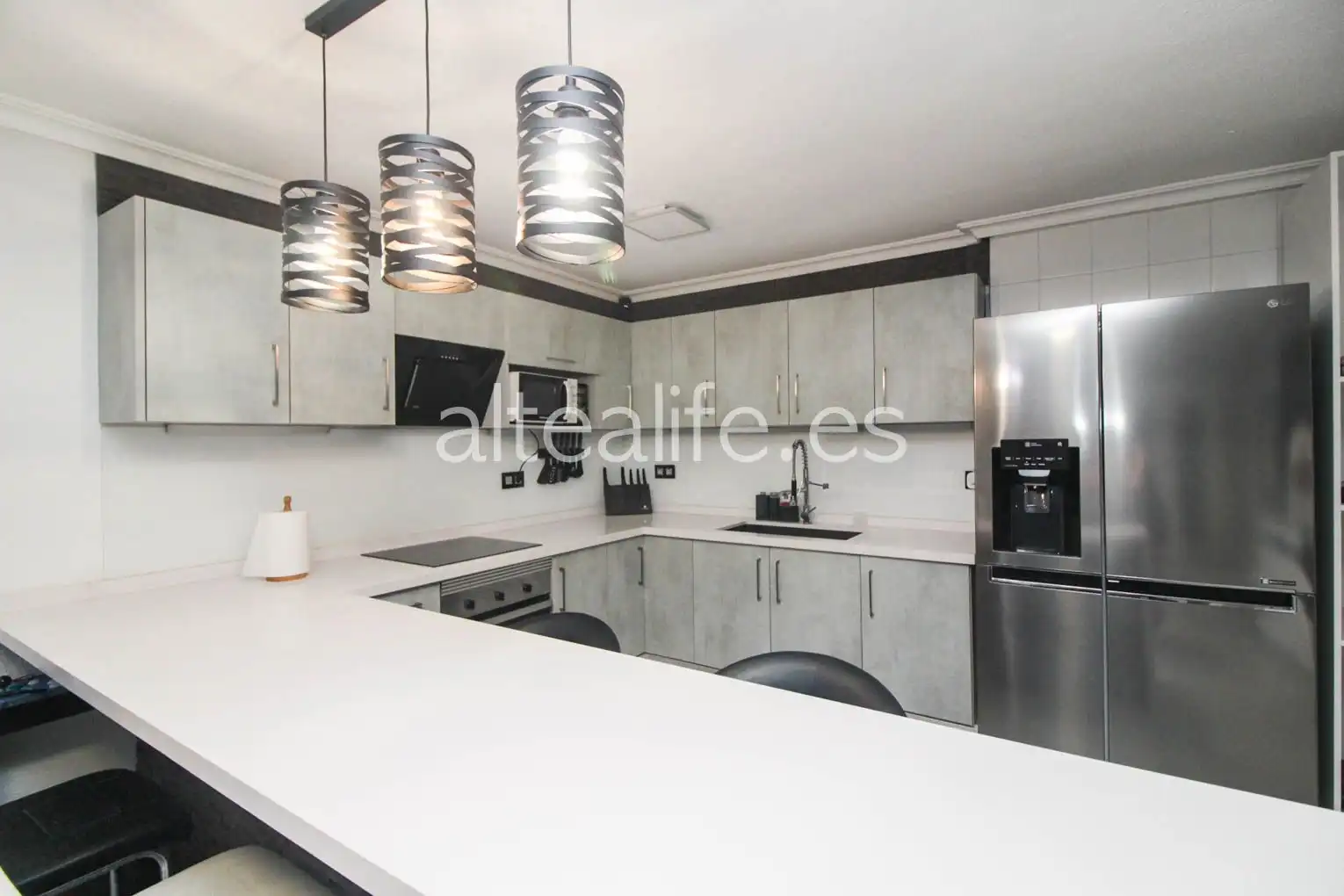 Cocina de Casa o chalet en venta en L'Alfàs del Pi con Aire acondicionado, Calefacción y Jardín privado
