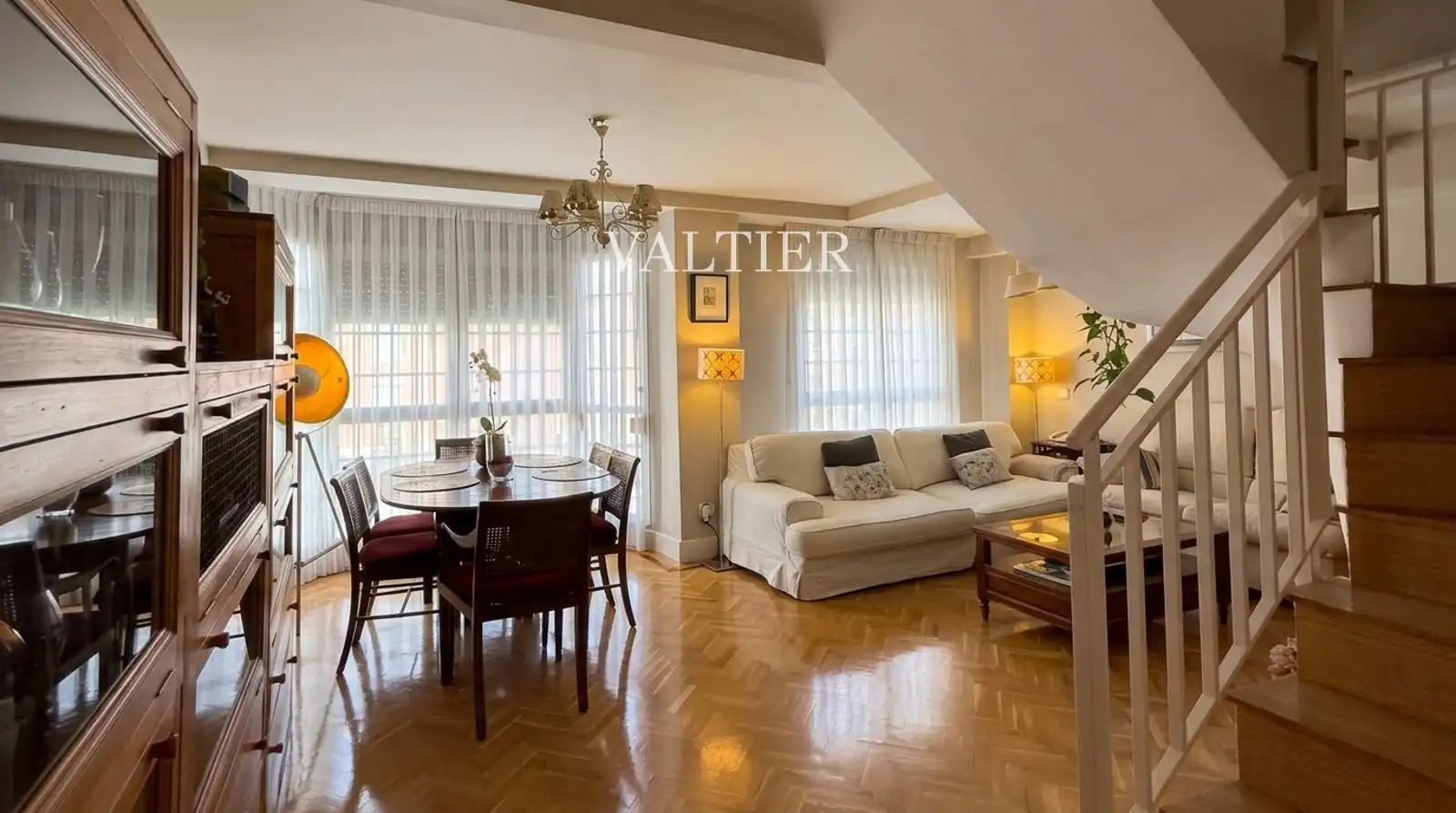 Sala d'estar de Dúplex en venda en Retiro