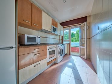 Flat with balcony for sale in Gustavo Maeztu Margolariaren Kalea