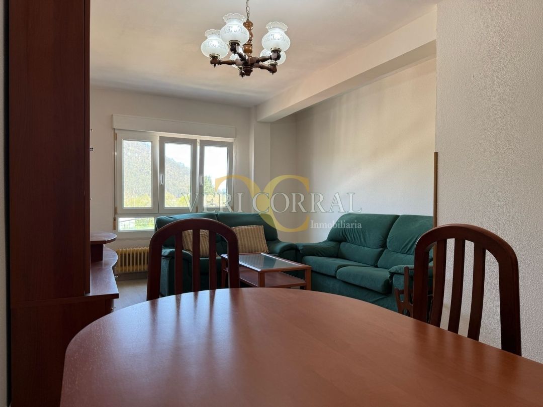 Sala d'estar de Pis en venda en Val de San Vicente  amb Calefacció, Traster i Moblat