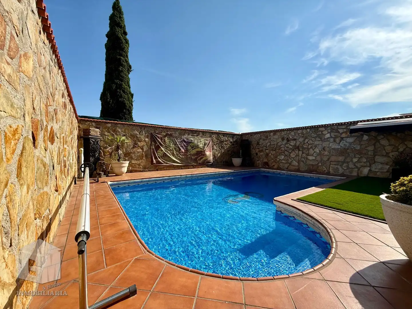 Swimming pool of Detached homes for sale in Arroyomolinos (Madrid)  with Air Conditioner, Heating and Private garden