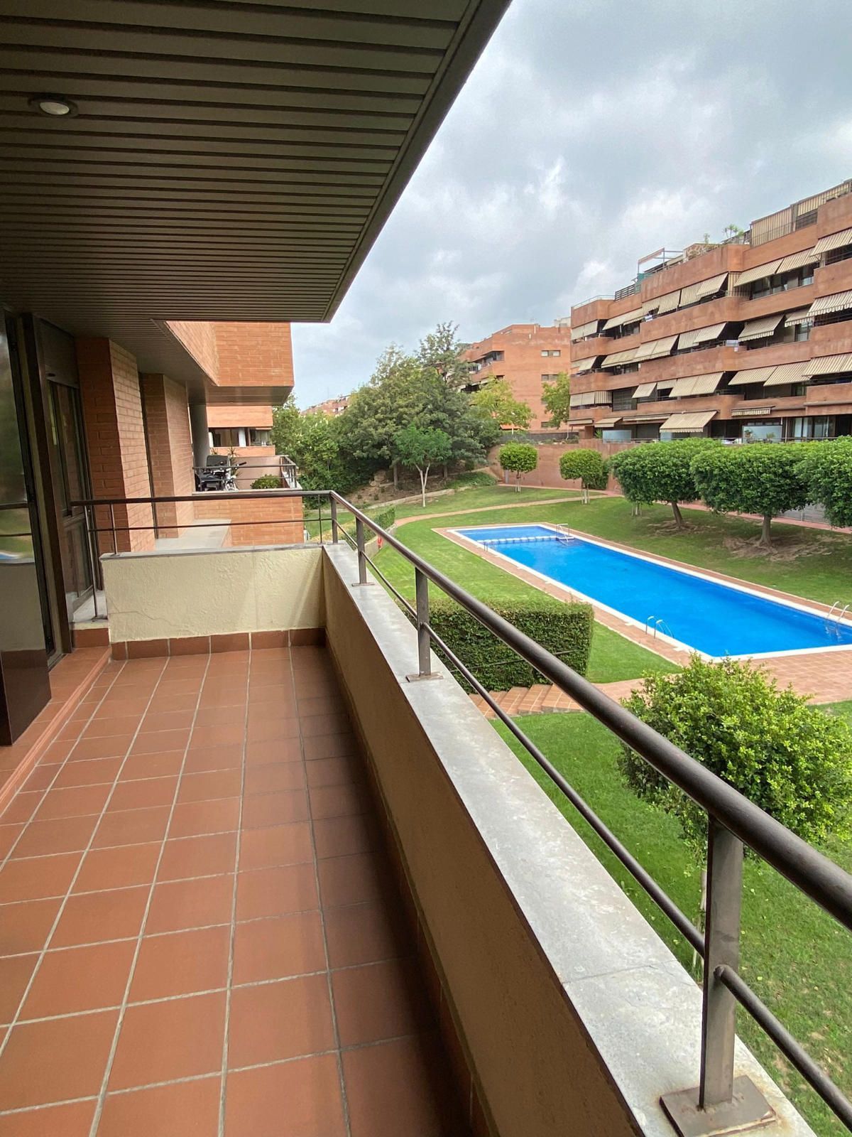 Swimming pool of Flat to rent in Cornellà de Llobregat  with Heating, Terrace and Swimming Pool
