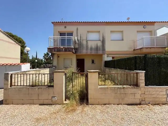 Außenansicht von Einfamilien-Reihenhaus zum Verkauf in Mont-roig del Camp mit Terrasse und Gemeinschaftspool