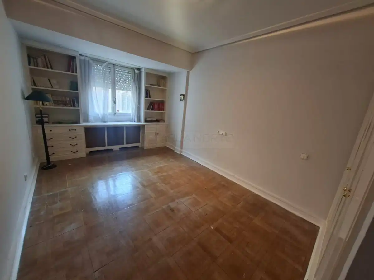 Dormitori de Pis en venda en Vitoria - Gasteiz amb Calefacció, Parquet i Terrassa