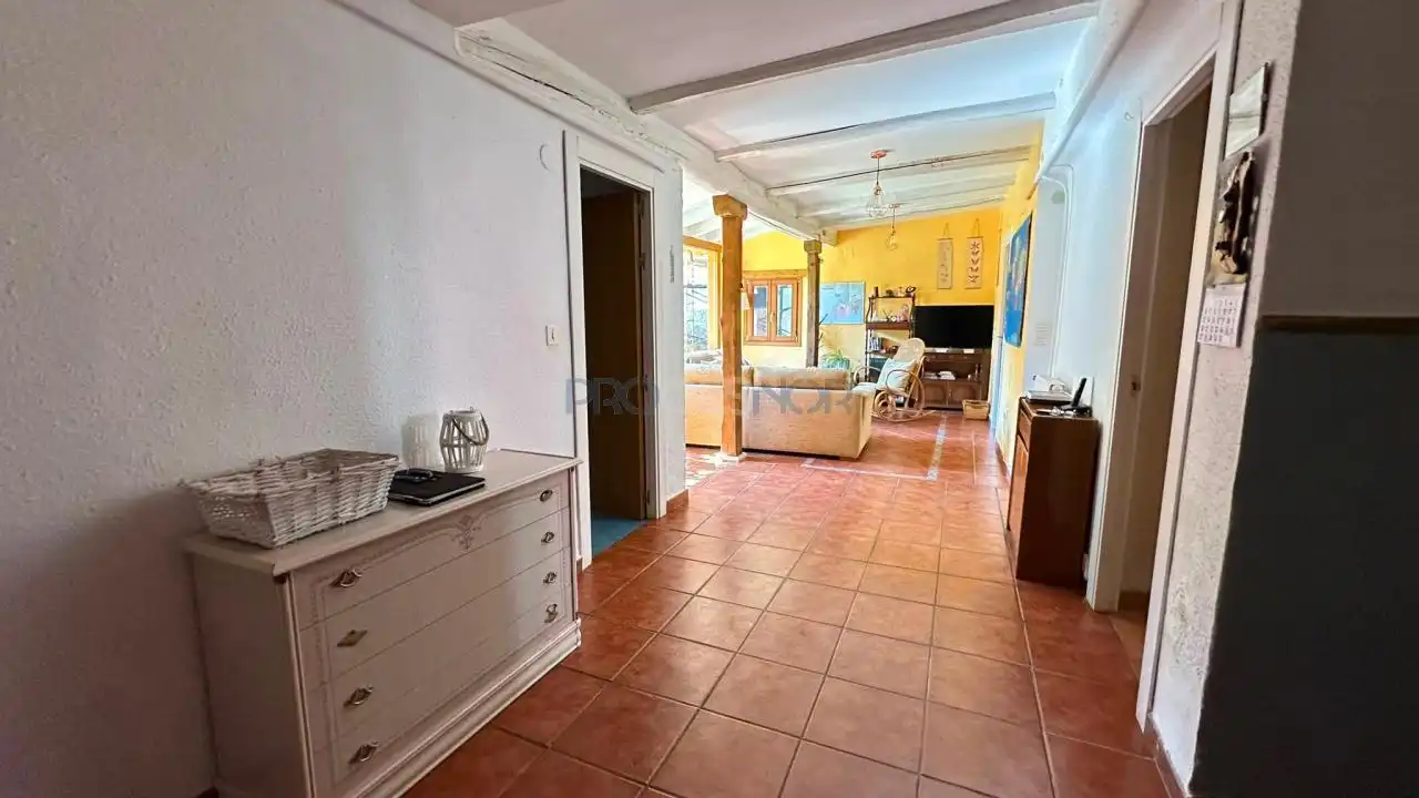 Sala d'estar de Finca rústica en venda en Chozas de Abajo amb Calefacció, Jardí privat i Moblat