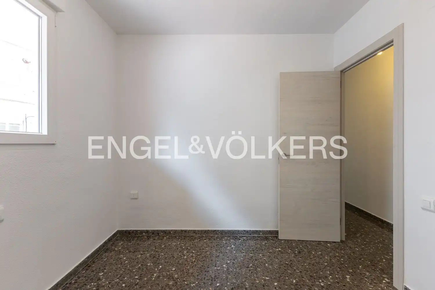 Piso de alquiler en Valencia con Calefacción y Balcón