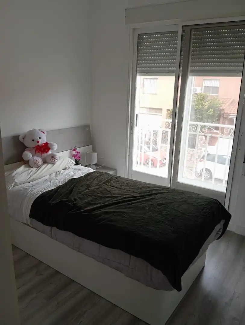 Dormitori de Casa adosada en venda en Cedillo del Condado amb Calefacció, Jardí privat i Terrassa