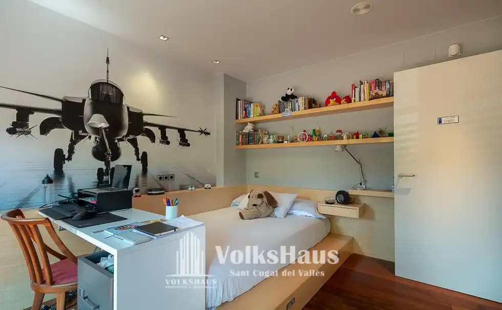 Schlafzimmer von Haus oder Chalet zum Verkauf in Sant Cugat del Vallès mit Klimaanlage, Heizung und Privatgarten