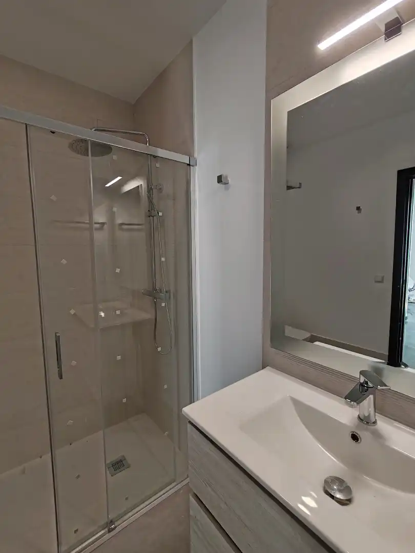 Baño de Piso de alquiler en Coria del Río con Aire acondicionado, Terraza y Horno