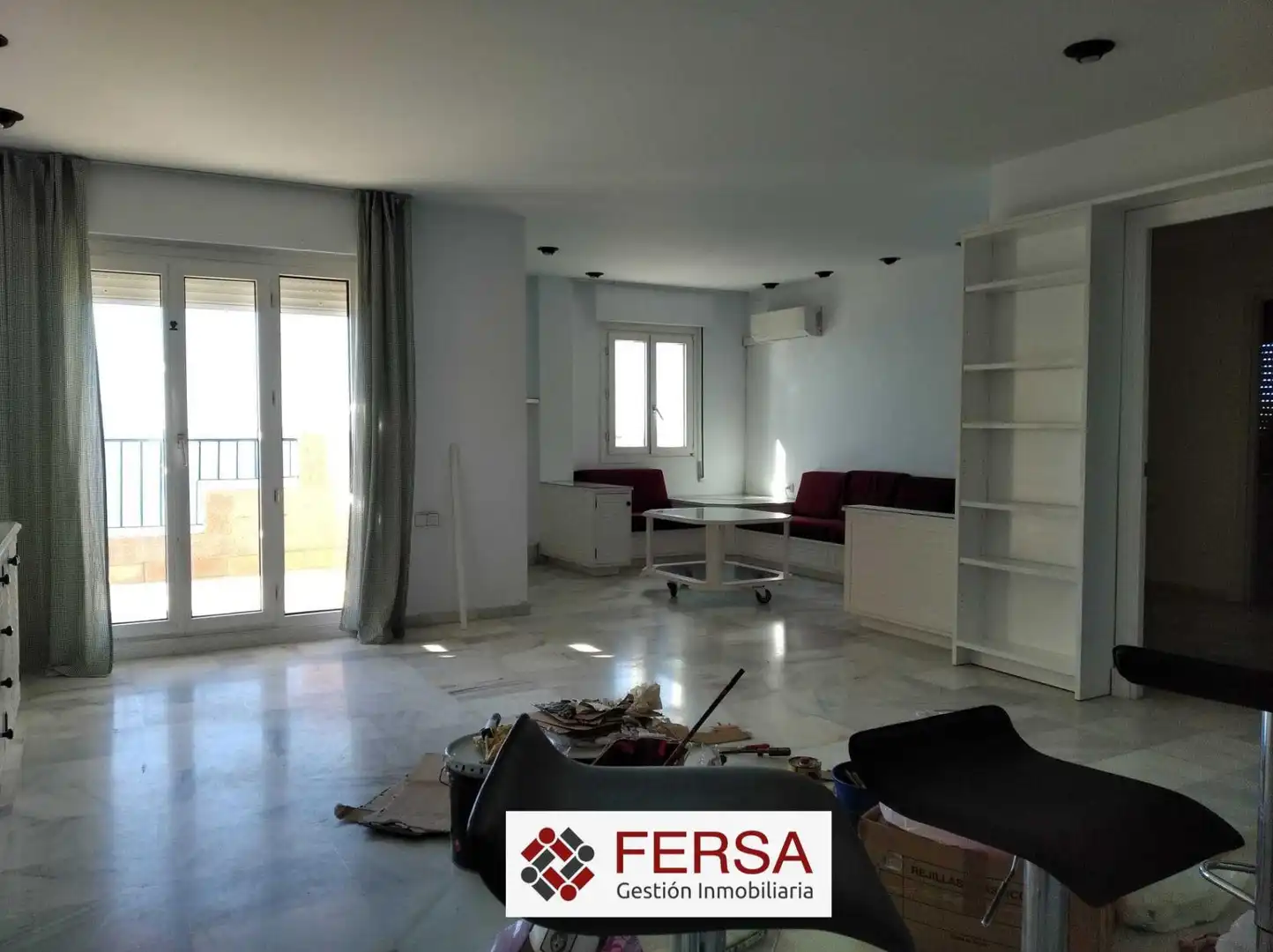 Sala d'estar de Àtic de lloguer en El Puerto de Santa María amb Aire condicionat, Calefacció i Terrassa