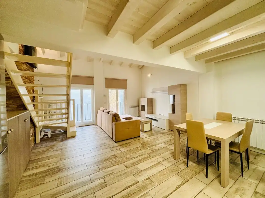 Sala de estar de Dúplex en venta en  Pamplona / Iruña con Calefacción, Amueblado y Balcón