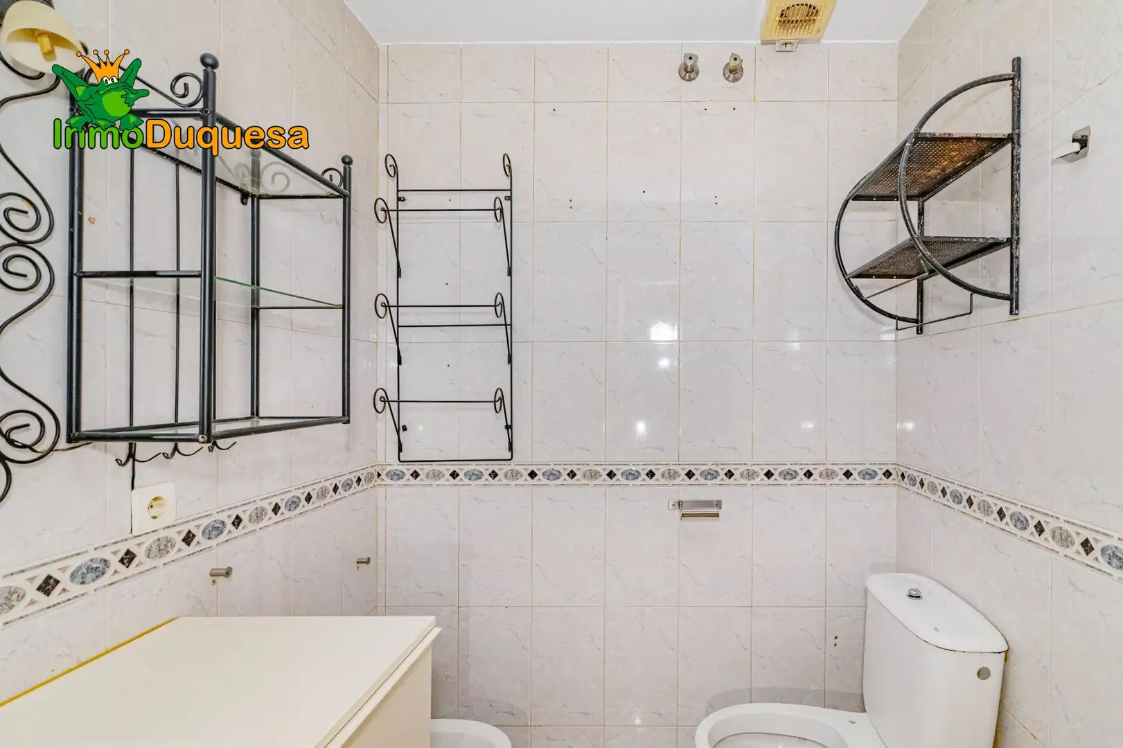 Baño de Piso en venta en La Zubia con Aire acondicionado, Calefacción y Terraza