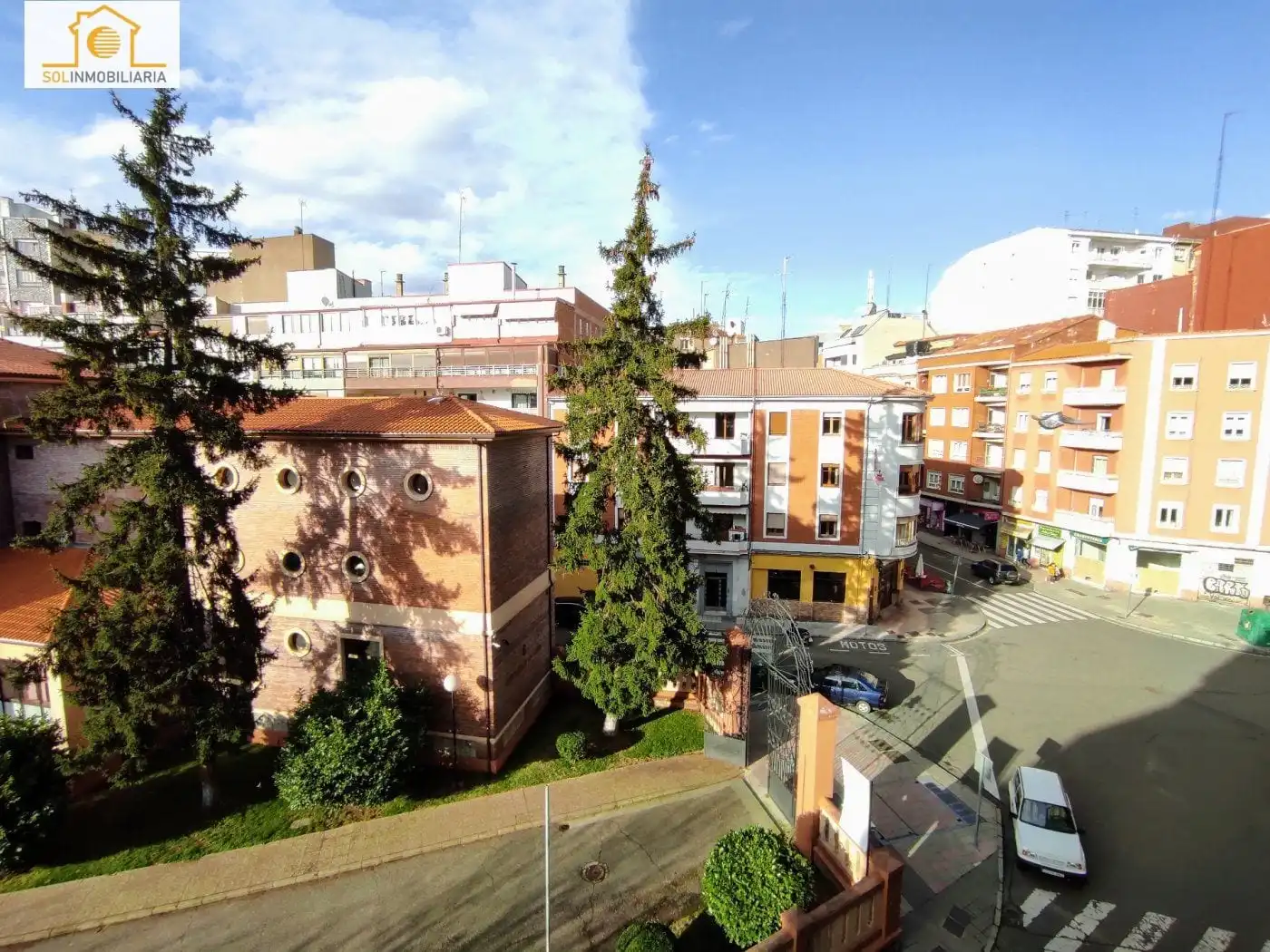 Vista exterior de Piso en venta en León Capital  con Calefacción, Amueblado y TV