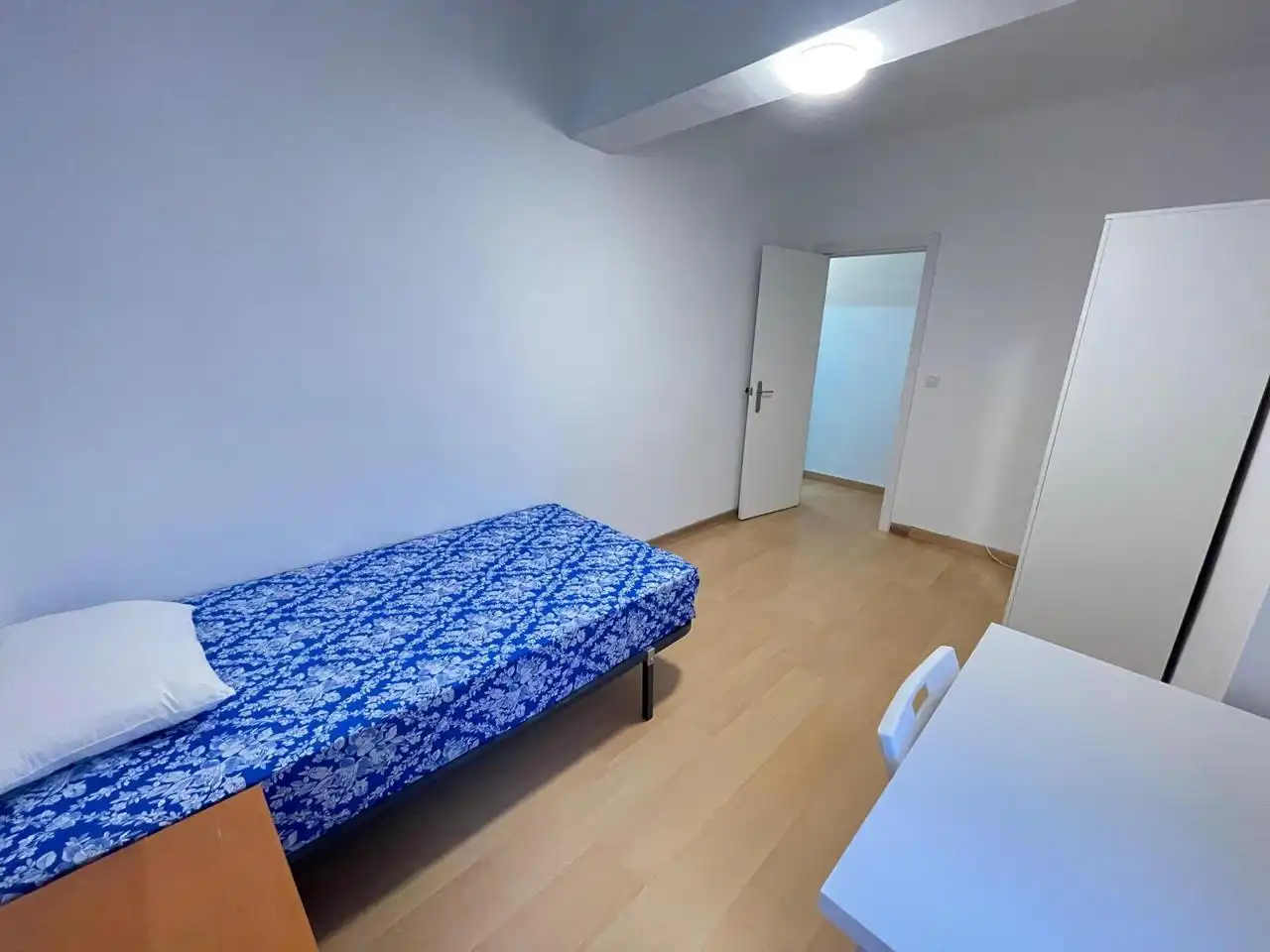 Habitación de Piso de alquiler en Sevilla con Aire acondicionado, Amueblado y Balcón