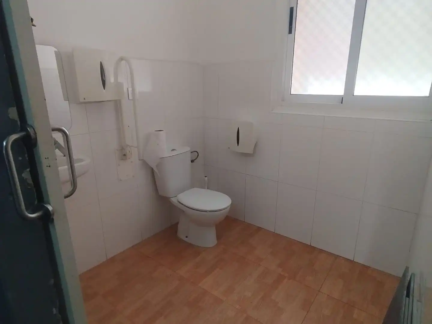 Baño de Local de alquiler en Murcia con Aire acondicionado