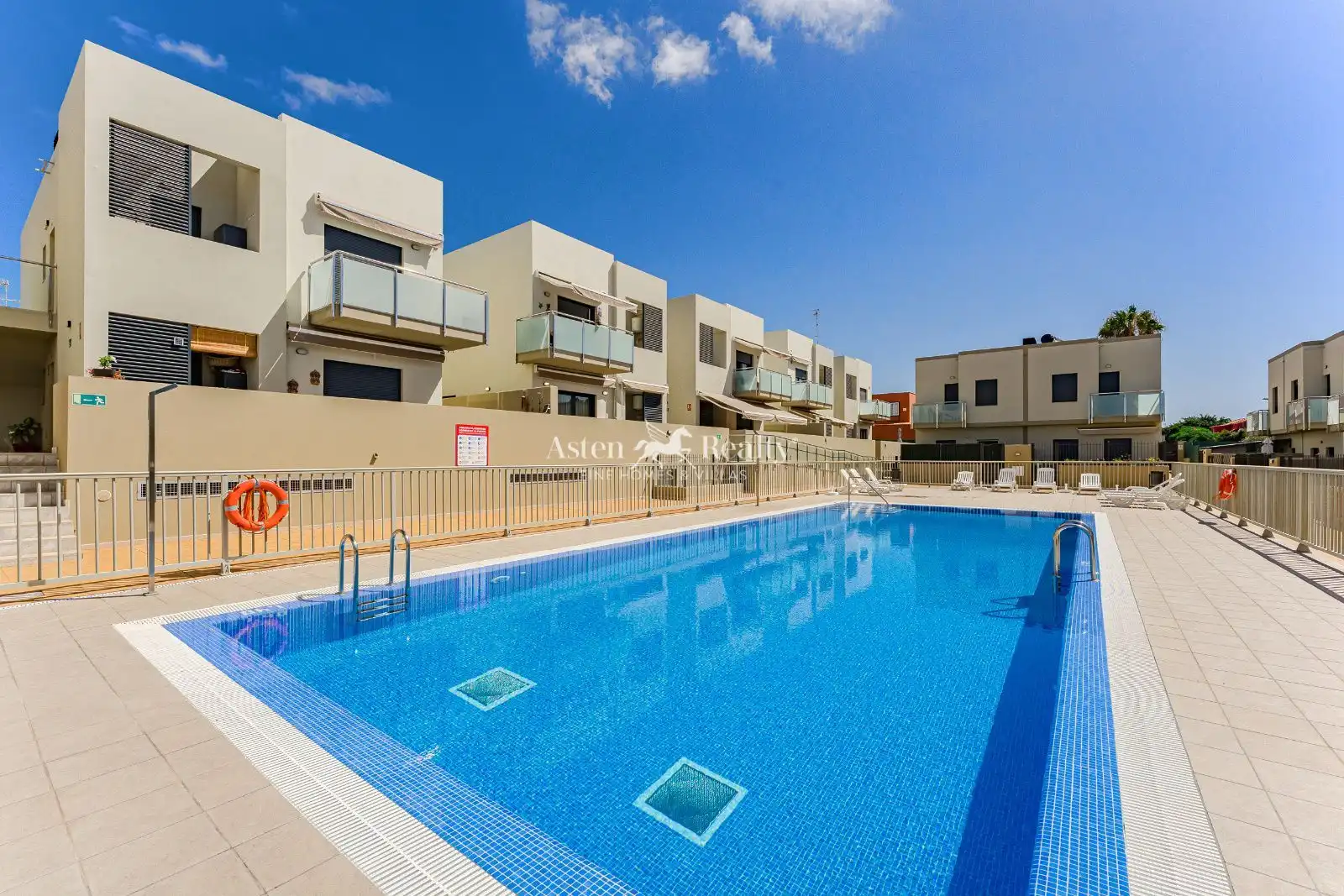 Schwimmbecken von Wohnung zum Verkauf in Arona mit Klimaanlage, Privatgarten und Terrasse