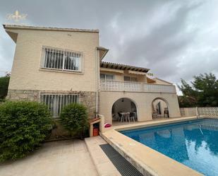 Vista exterior de Casa o xalet de lloguer en La Nucia amb Aire condicionat, Terrassa i Piscina
