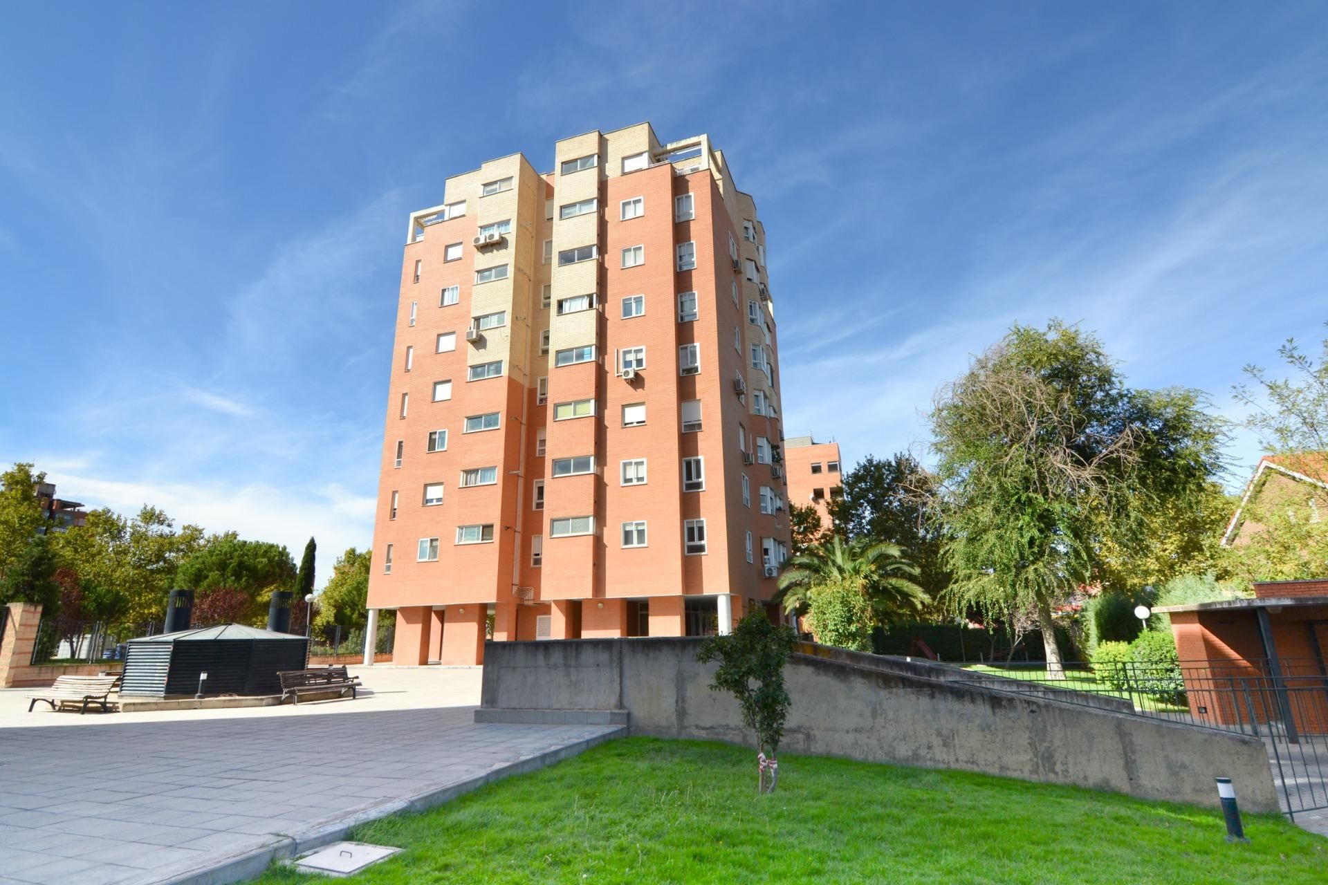 Vista exterior de Pis en venda en Fuenlabrada amb Calefacció, Parquet i Traster