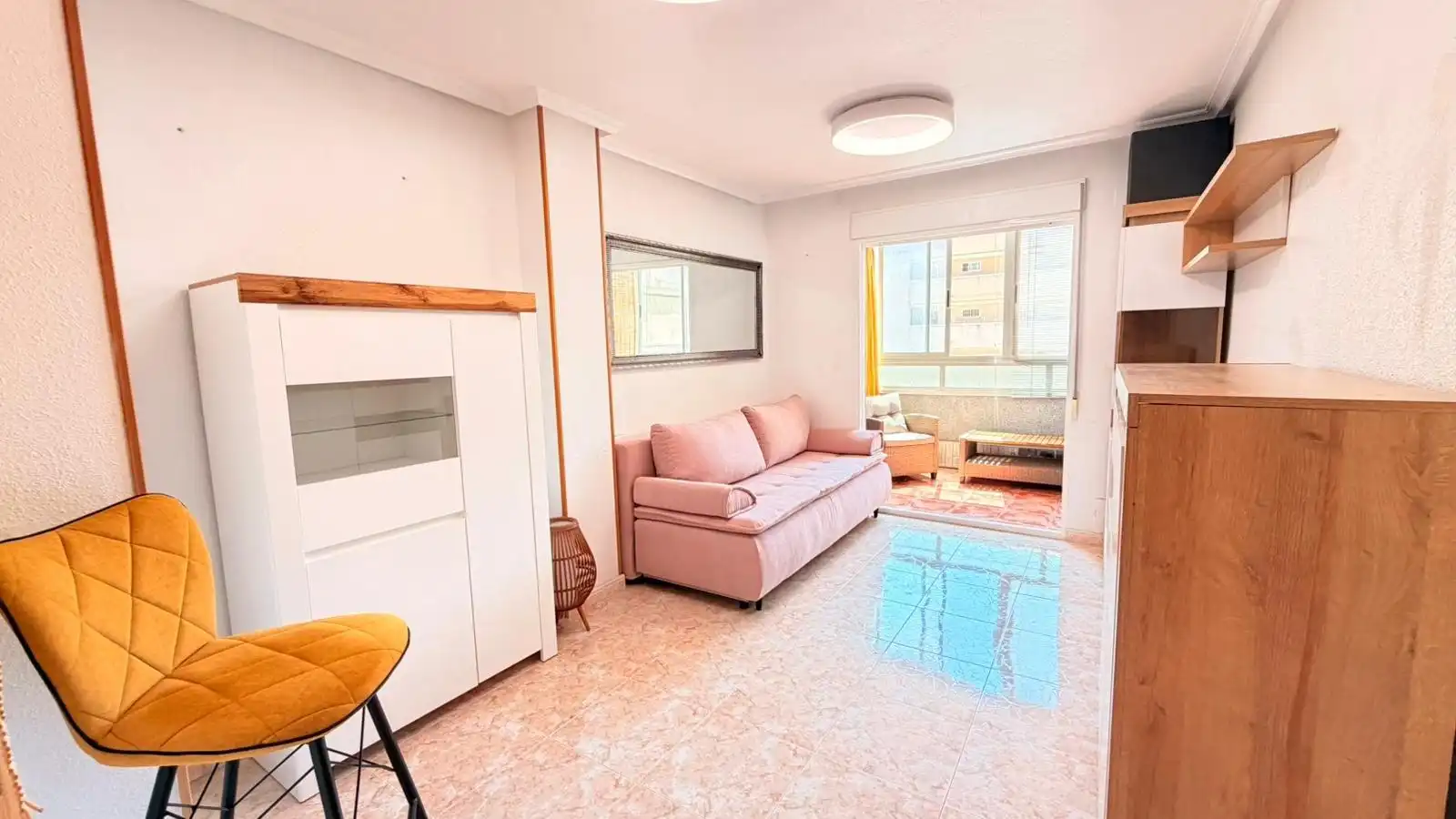 Sala d'estar de Pis en venda en Torrevieja amb Calefacció, Terrassa i Moblat