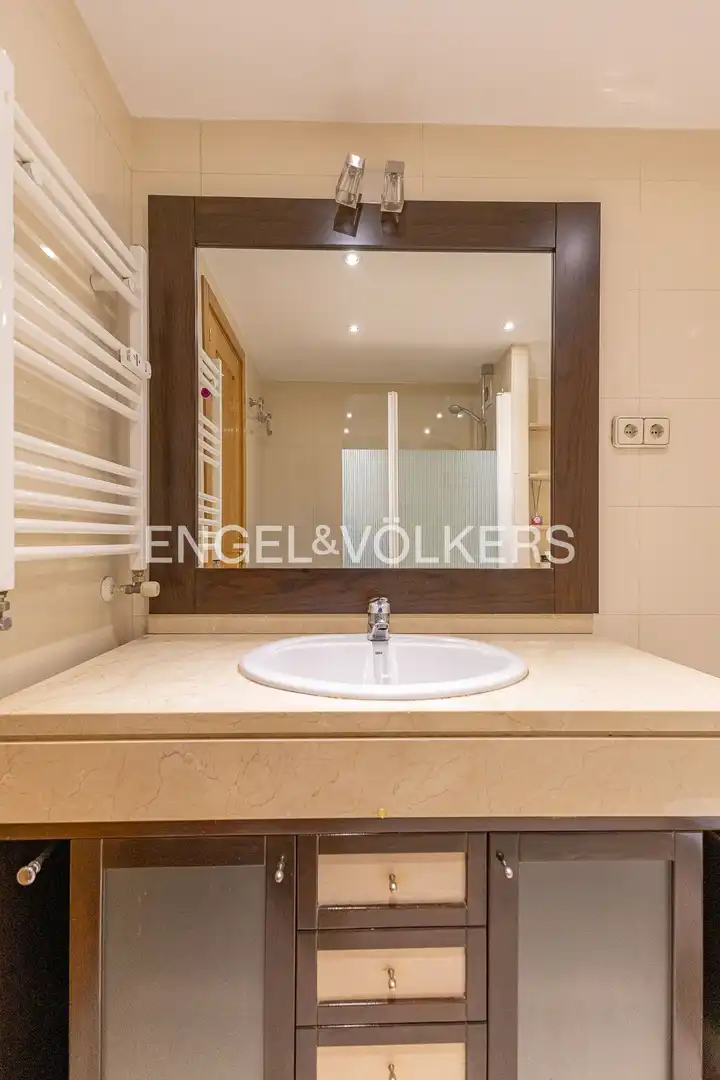 Badezimmer von Wohnung zur Miete in Madrid mit Klimaanlage, Heizung und Parkett