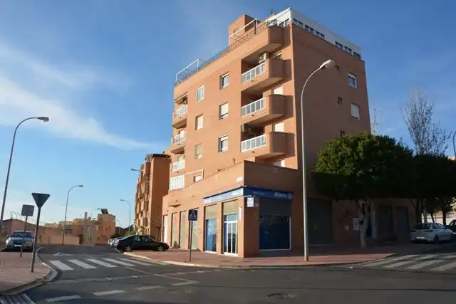 Local comercial de lloguer a Calle Costa de la Luz, imagen 2