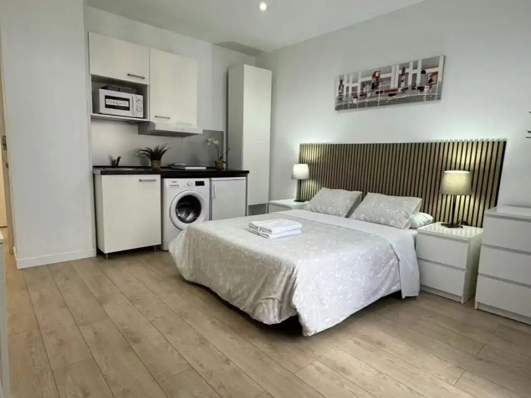 Bedroom of Flat for rent in Madrid  with Air Conditioner, Heating and Furnished