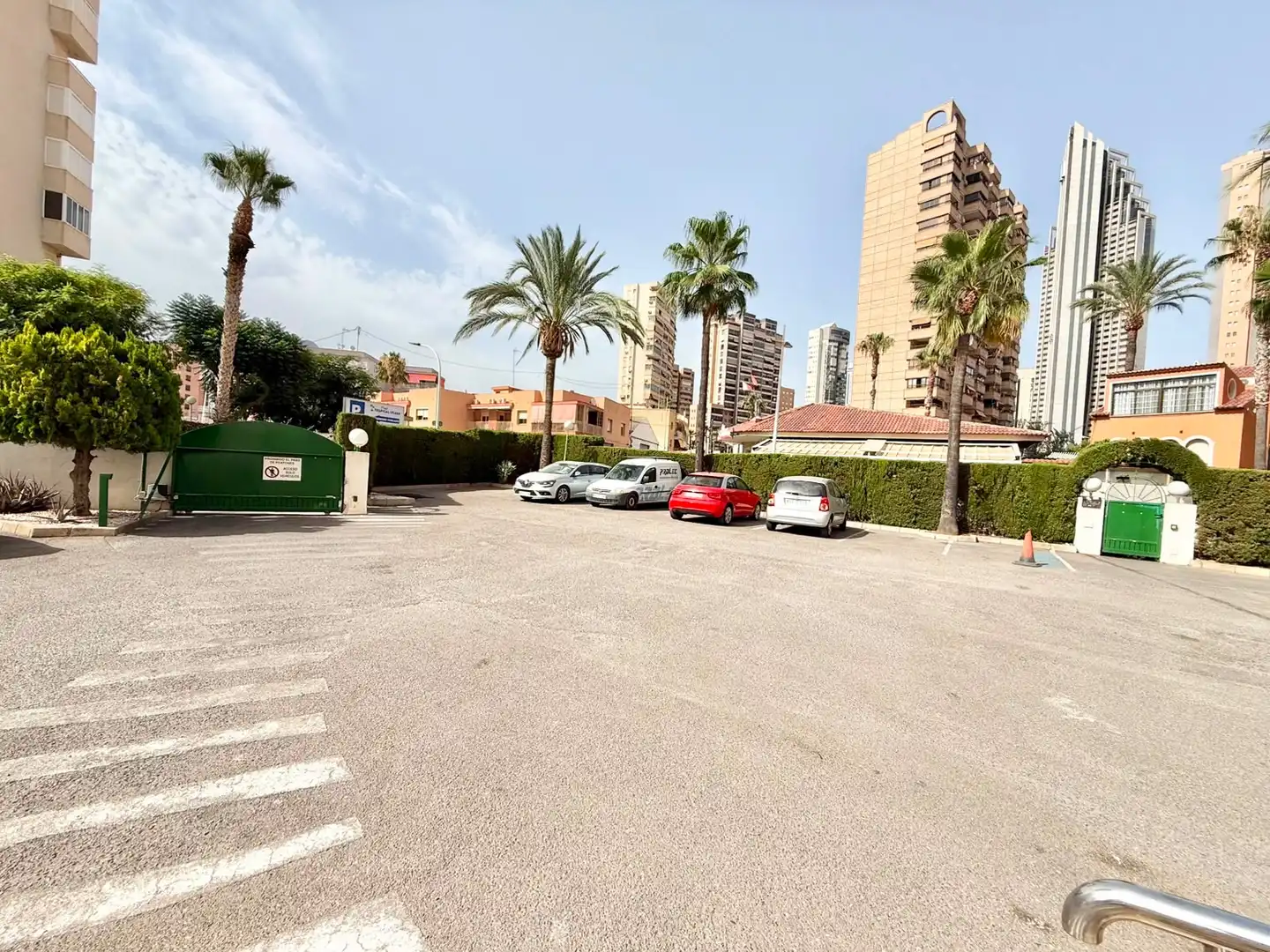 Aparcament de Apartament de lloguer en Finestrat amb Aire condicionat, Calefacció i Piscina