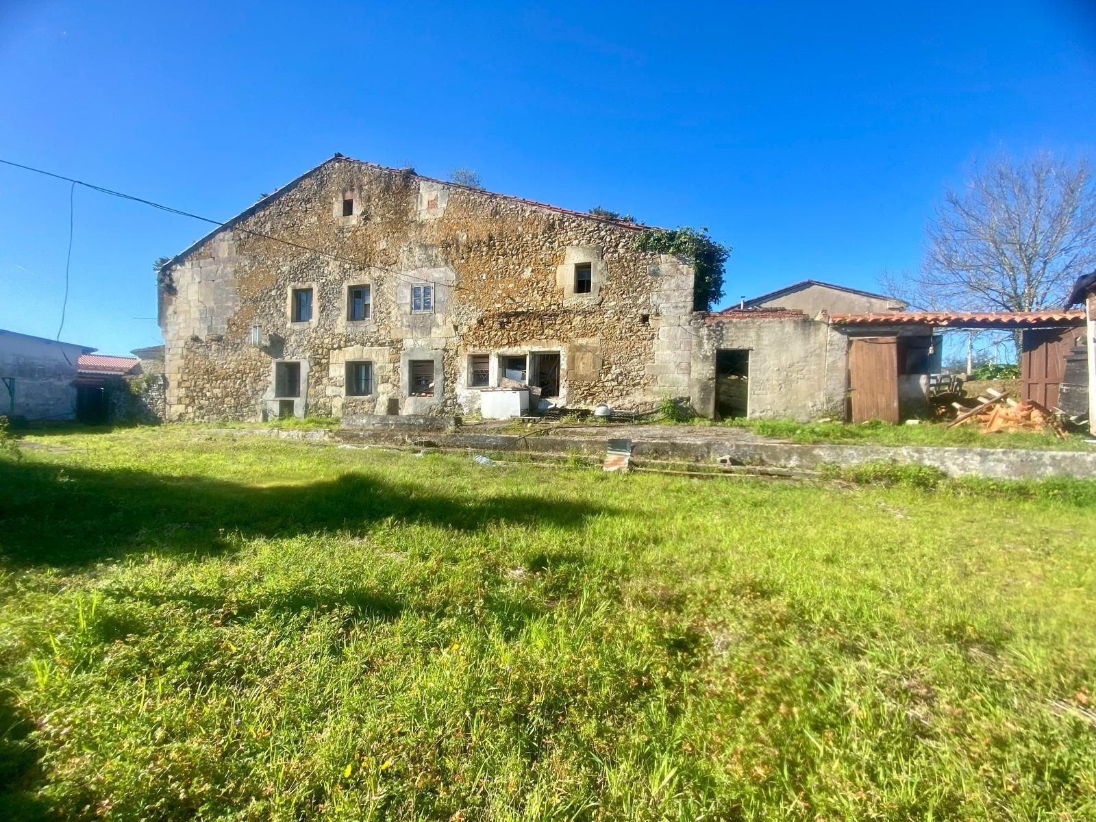 Vista exterior de Casa o xalet en venda en Reocín amb Jardí privat, Traster i Balcó