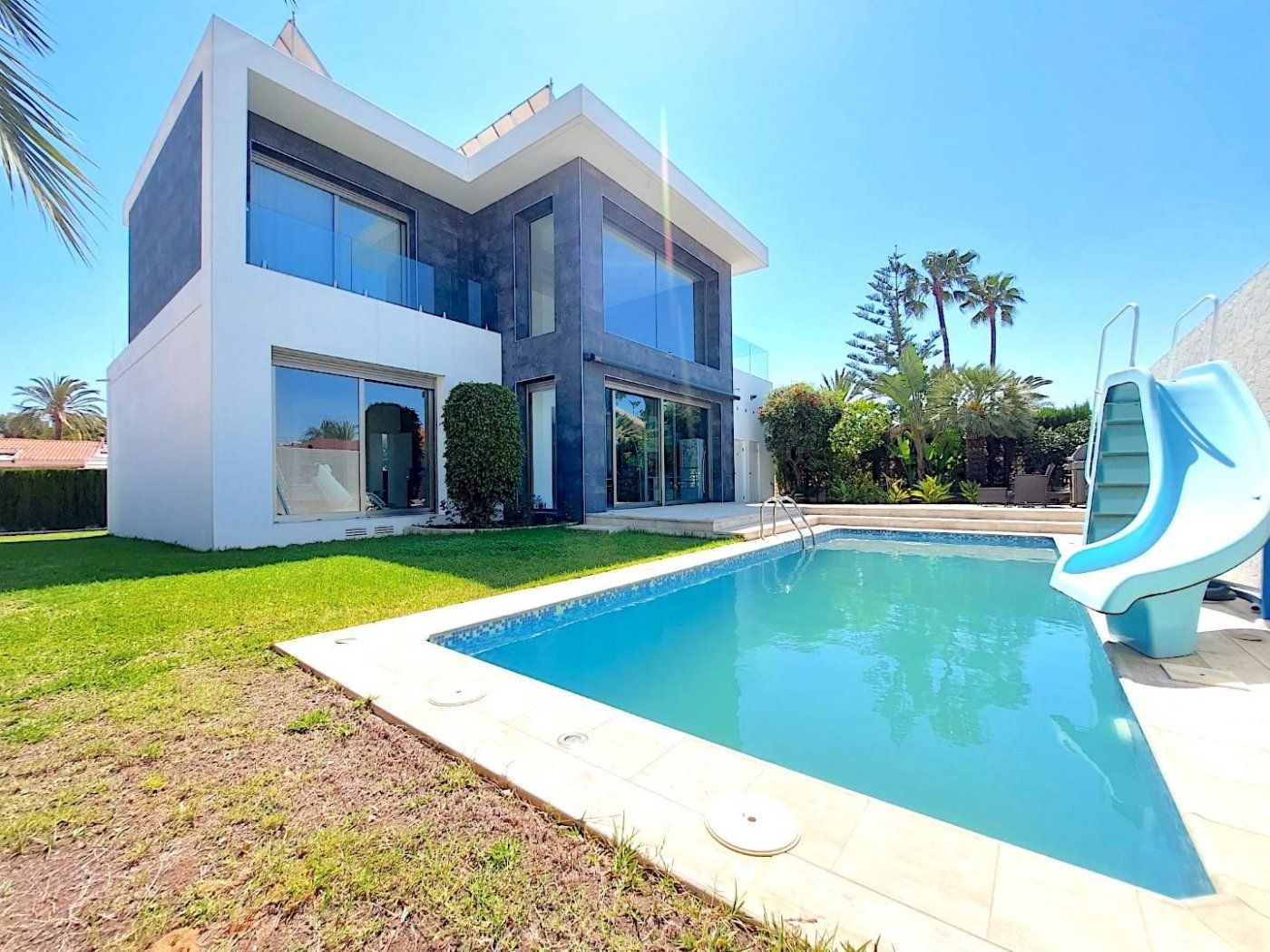 Piscina de Casa o chalet en venta en Torrevieja con Aire acondicionado, Calefacción y Jardín privado