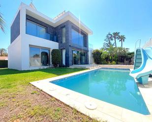 Piscina de Casa o xalet en venda en Torrevieja amb Aire condicionat, Calefacció i Jardí privat