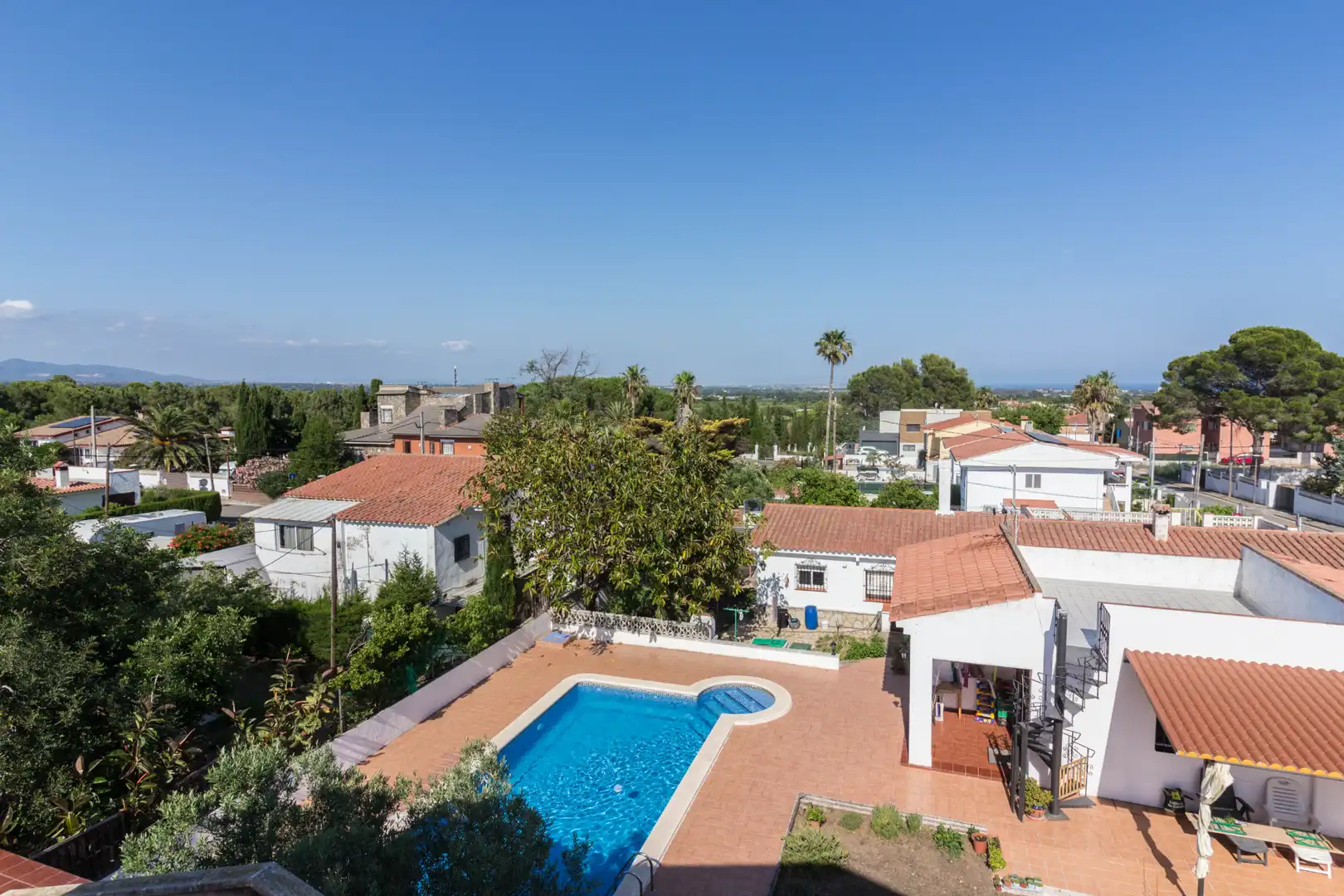 Vista exterior de Casa adosada en venda en Mont-roig del Camp amb Aire condicionat, Calefacció i Jardí privat
