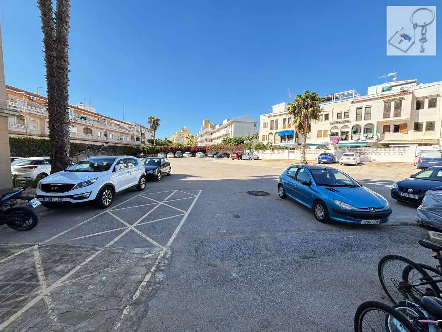 Parkplatz von Wohnungen zur Miete in Torrevieja mit Terrasse, Schwimmbad und Möbliert
