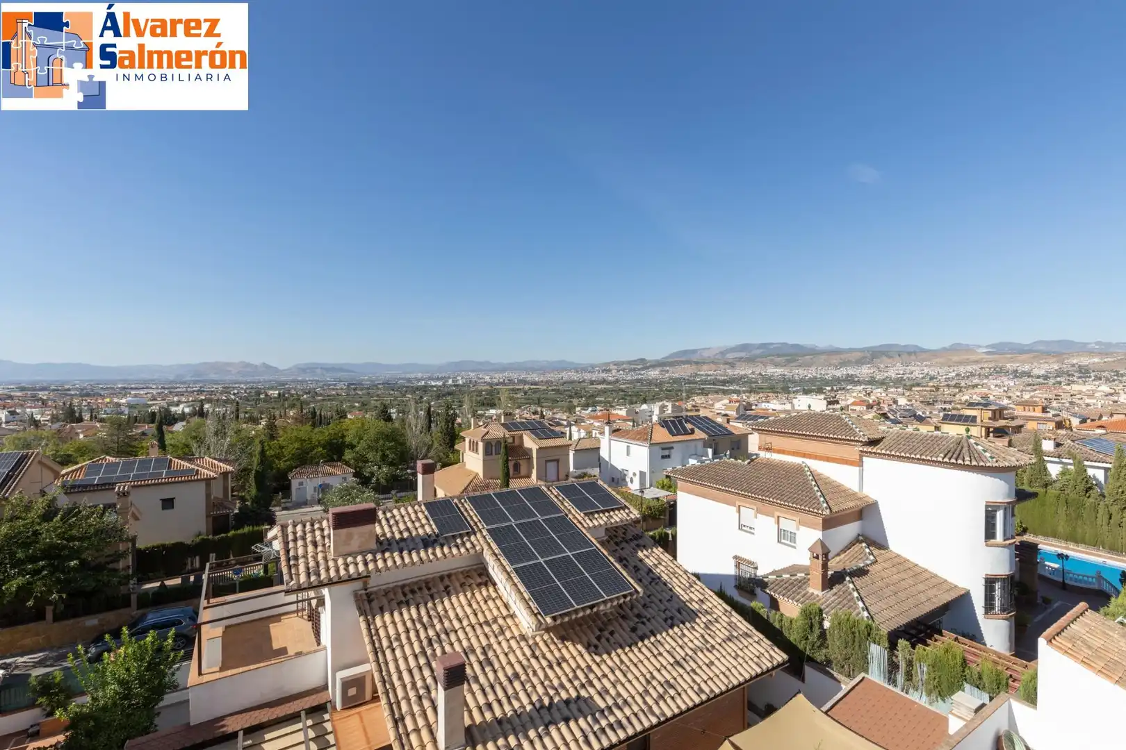Vista exterior de Casa o chalet en venta en Altos de la Zubia