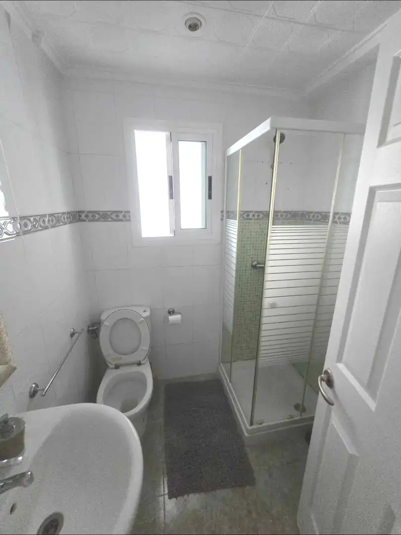 Baño de Piso en venta en Elche / Elx con Aire acondicionado, Calefacción y Amueblado