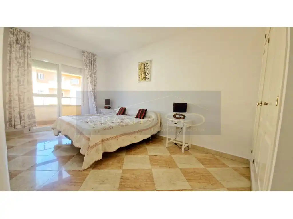 Habitación de Apartamento en venta en Manilva con Terraza y Piscina