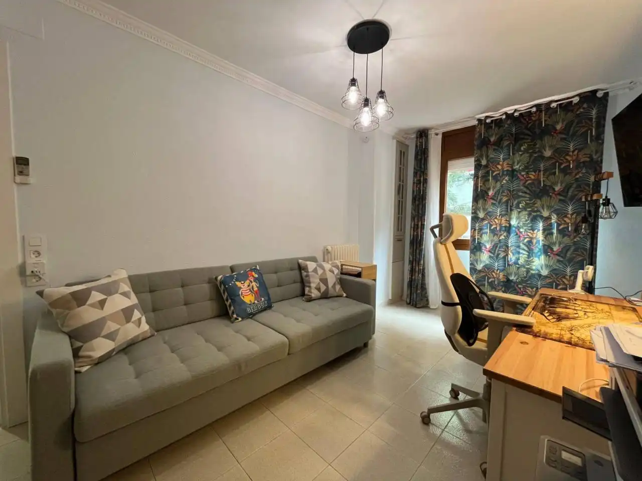 Living room of Flat for sale in Girona  with Air Conditioner, Heating and Terrace