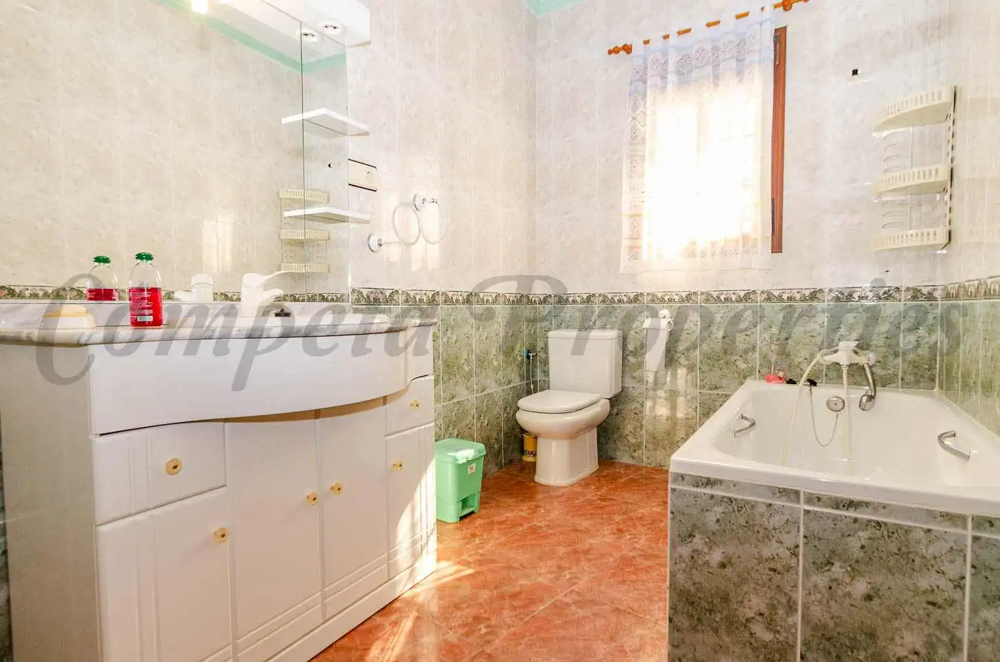 Baño de Casa adosada en venta en Árchez con Terraza y Amueblado