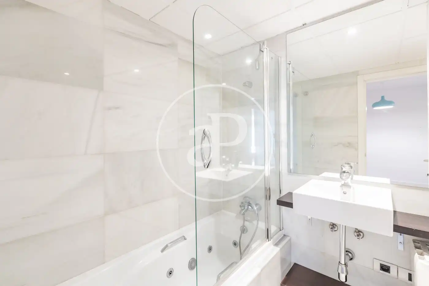 Badezimmer von Wohnung zum Verkauf in Madrid mit Klimaanlage, Heizung und Gemeinschaftspool