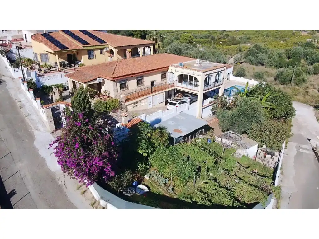 Exterior view of Houses for sale in Potries  with Air Conditioner, Heating and Private garden